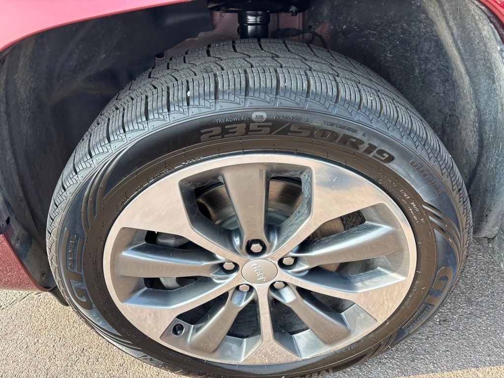 2019 Jeep Cherokee Overland