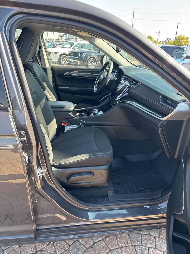 2022 Jeep Grand Cherokee L Laredo