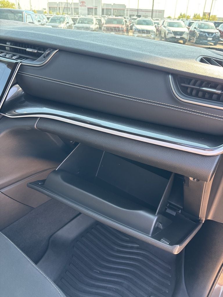 2022 Jeep Grand Cherokee L Laredo