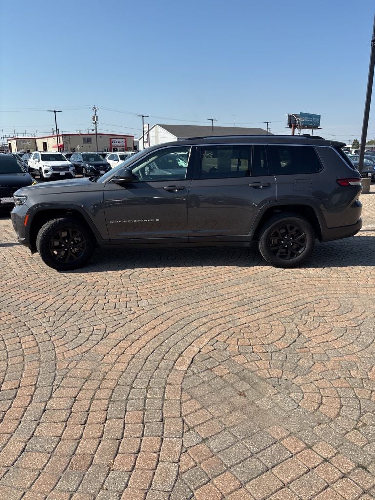 2022 Jeep Grand Cherokee L Laredo