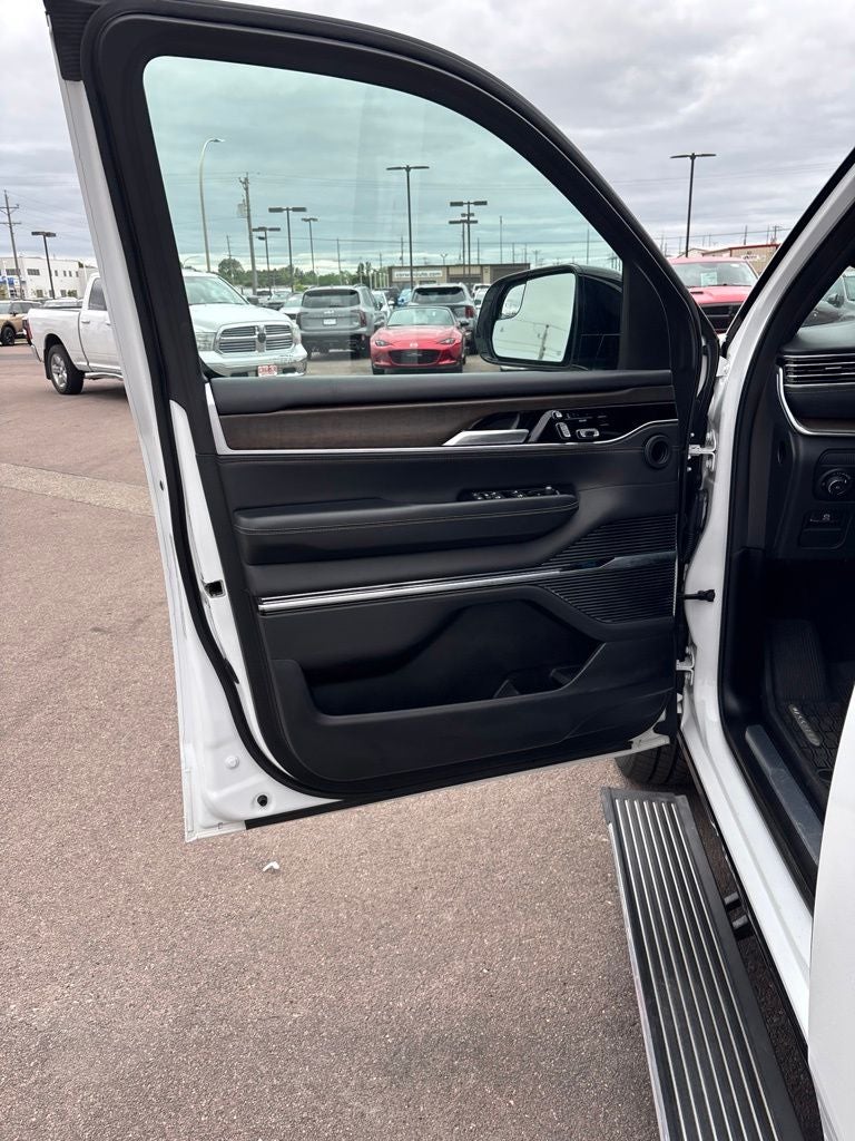 2023 Jeep Grand Wagoneer Series II