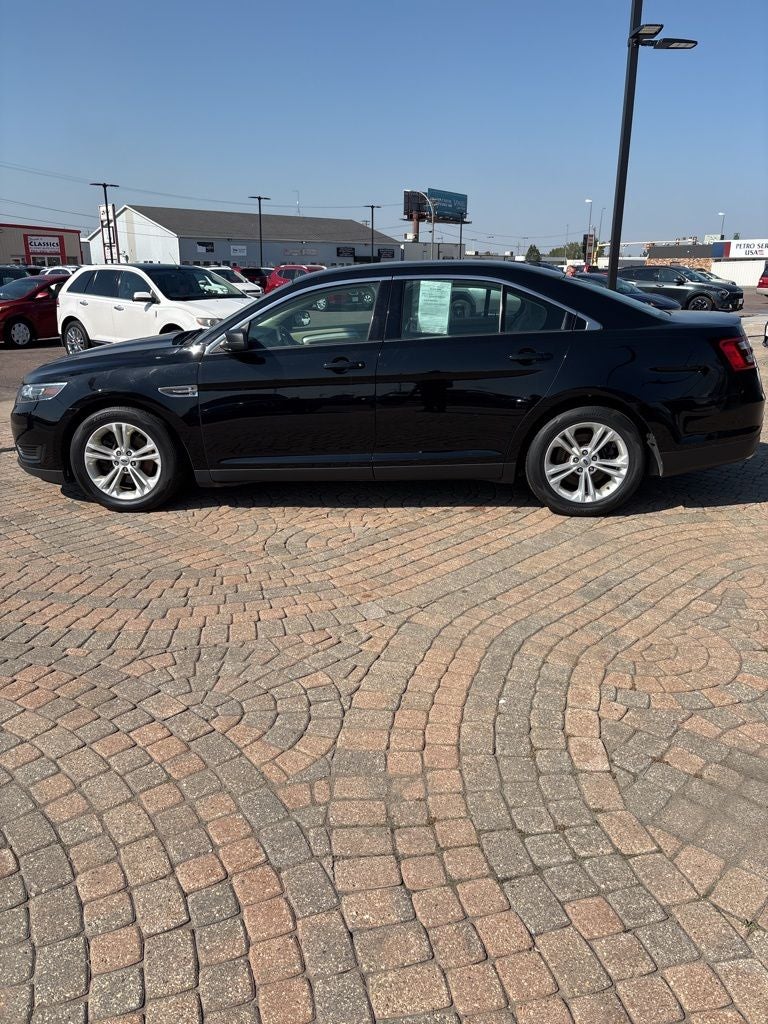2016 Ford Taurus SE