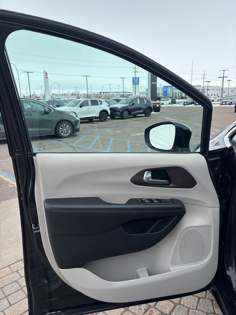 2017 Chrysler Pacifica Touring L Plus