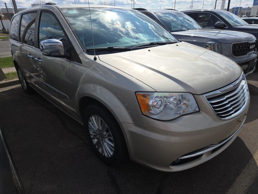 2015 Chrysler Town & Country Limited Platinum