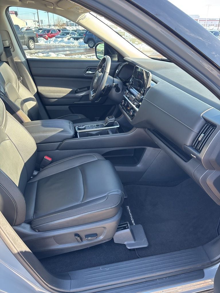 2022 Nissan Pathfinder SL