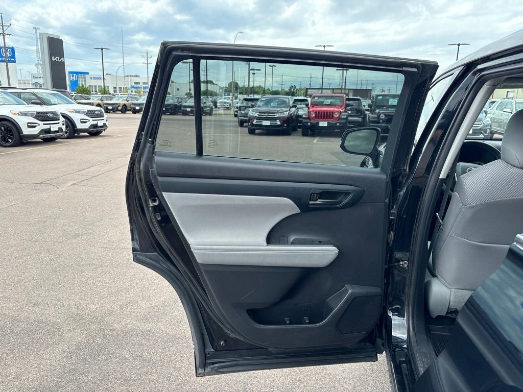 2022 Toyota Highlander Hybrid LE
