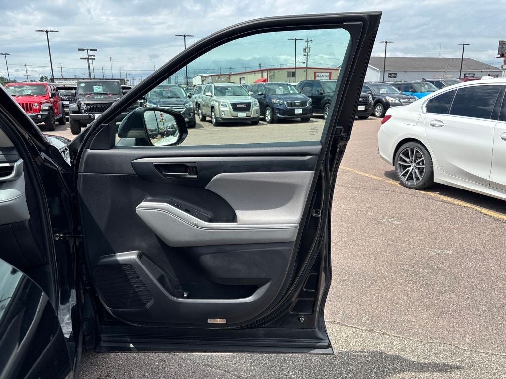 2022 Toyota Highlander Hybrid LE