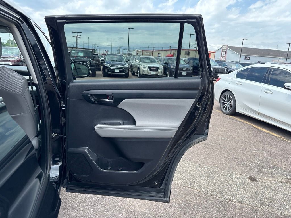 2022 Toyota Highlander Hybrid LE