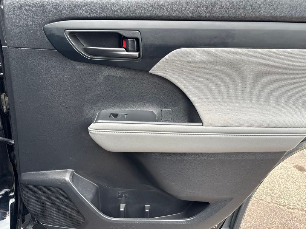 2022 Toyota Highlander Hybrid LE