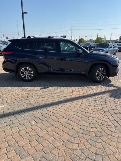 2022 Toyota Highlander Hybrid XLE