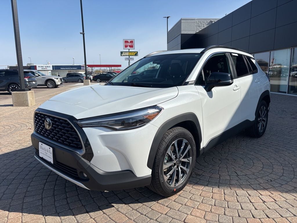 2025 Toyota Corolla Cross XLE AWD's photo