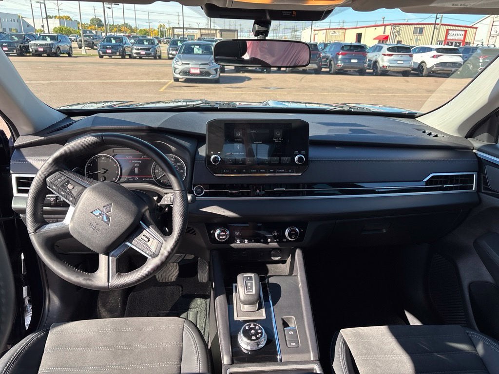 2022 Mitsubishi Outlander SE