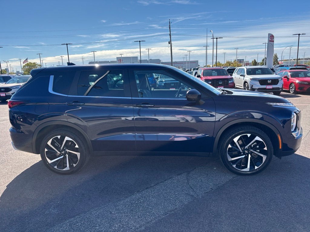 2022 Mitsubishi Outlander SE
