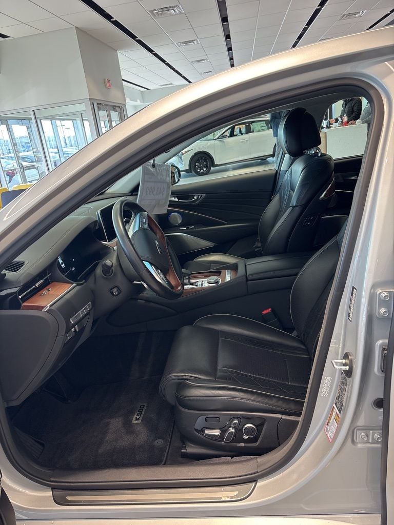 2020 Kia K900 Luxury VIP Package