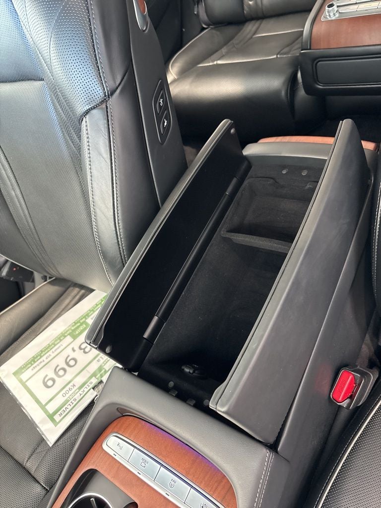 2020 Kia K900 Luxury VIP Package