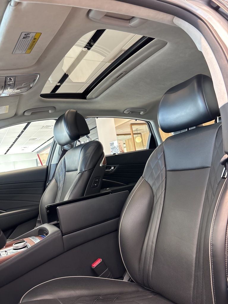 2020 Kia K900 Luxury VIP Package