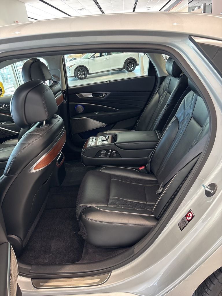 2020 Kia K900 Luxury VIP Package