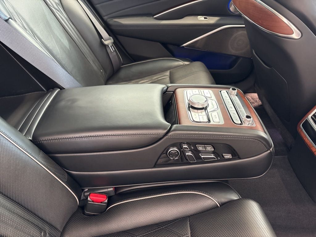 2020 Kia K900 Luxury VIP Package