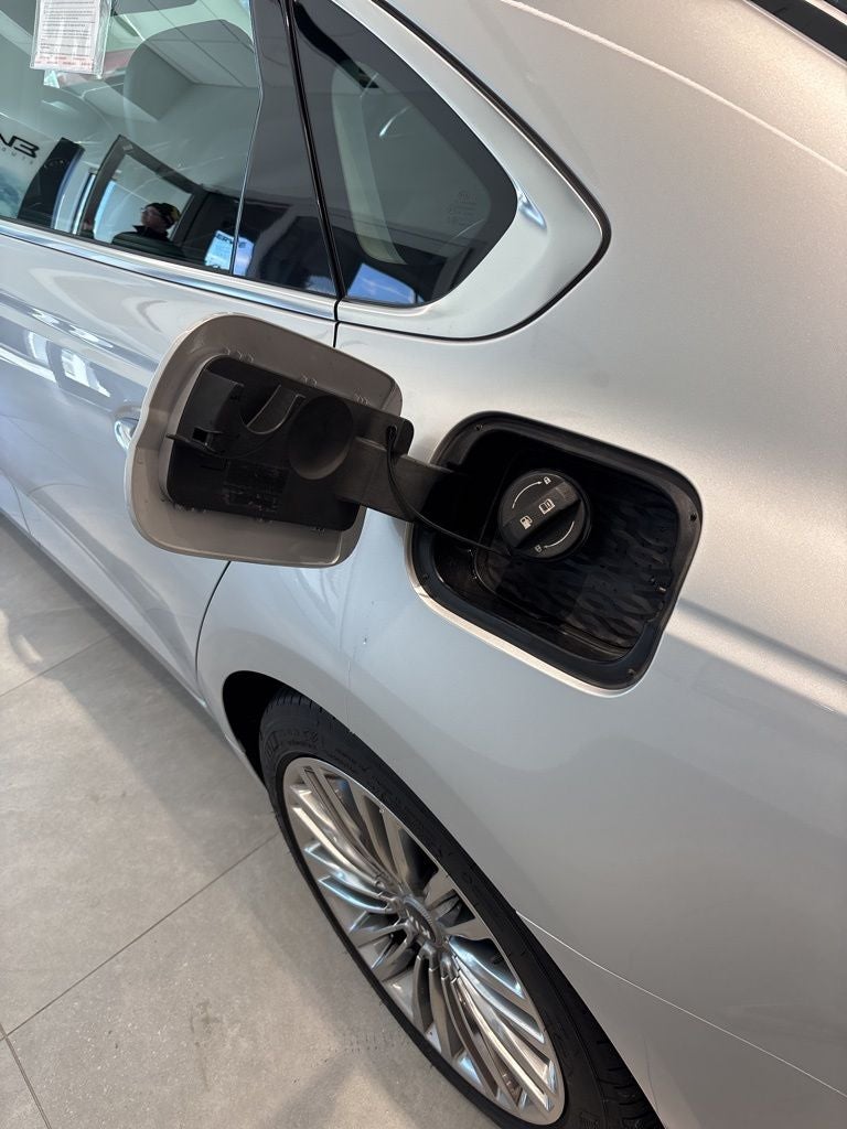 2020 Kia K900 Luxury VIP Package