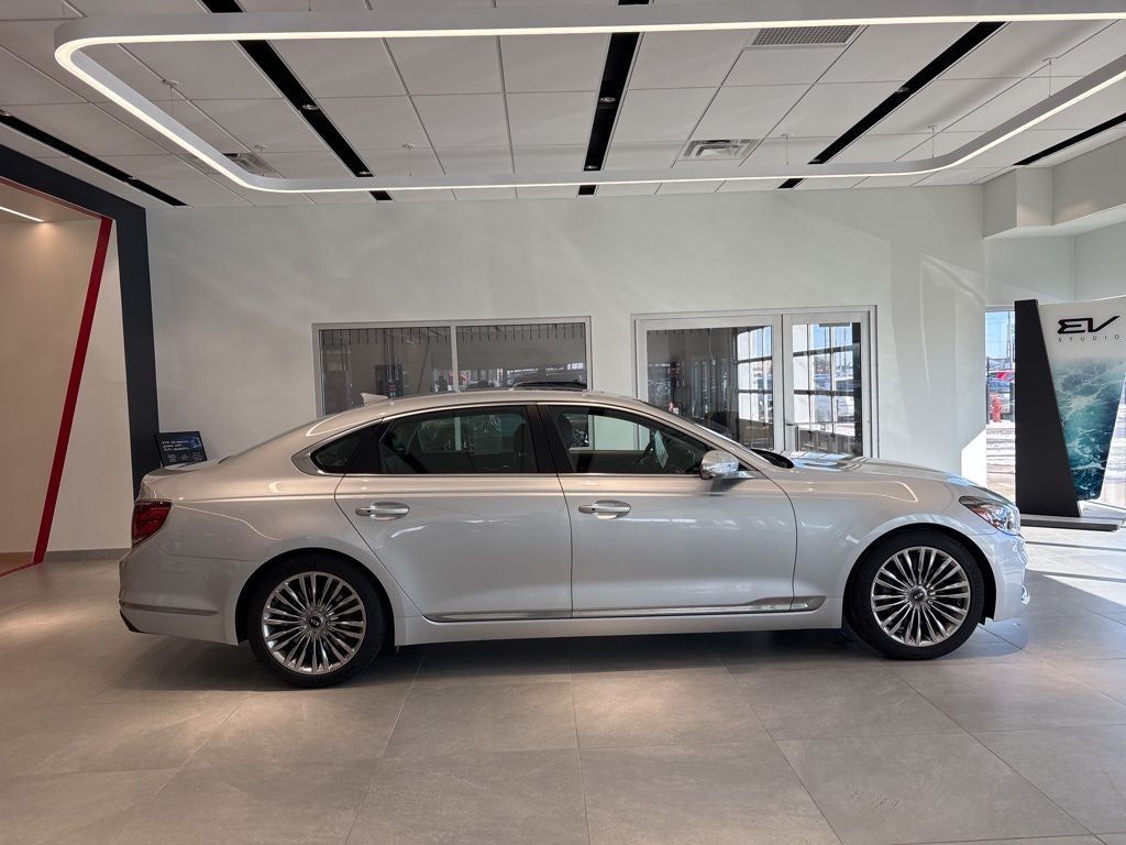 2020 Kia K900 Luxury VIP Package