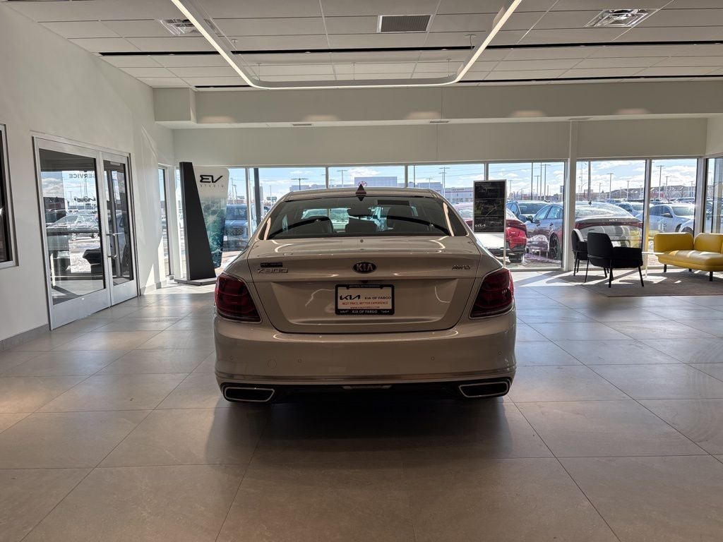 2020 Kia K900 Luxury VIP Package