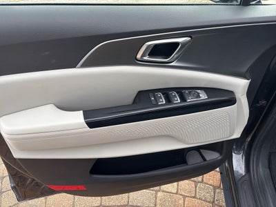 2023 Kia Carnival LX