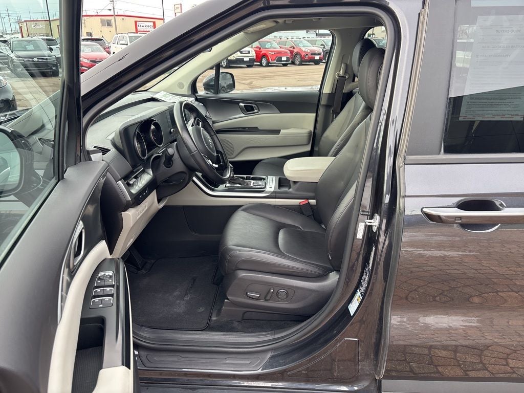 2023 Kia Carnival LX