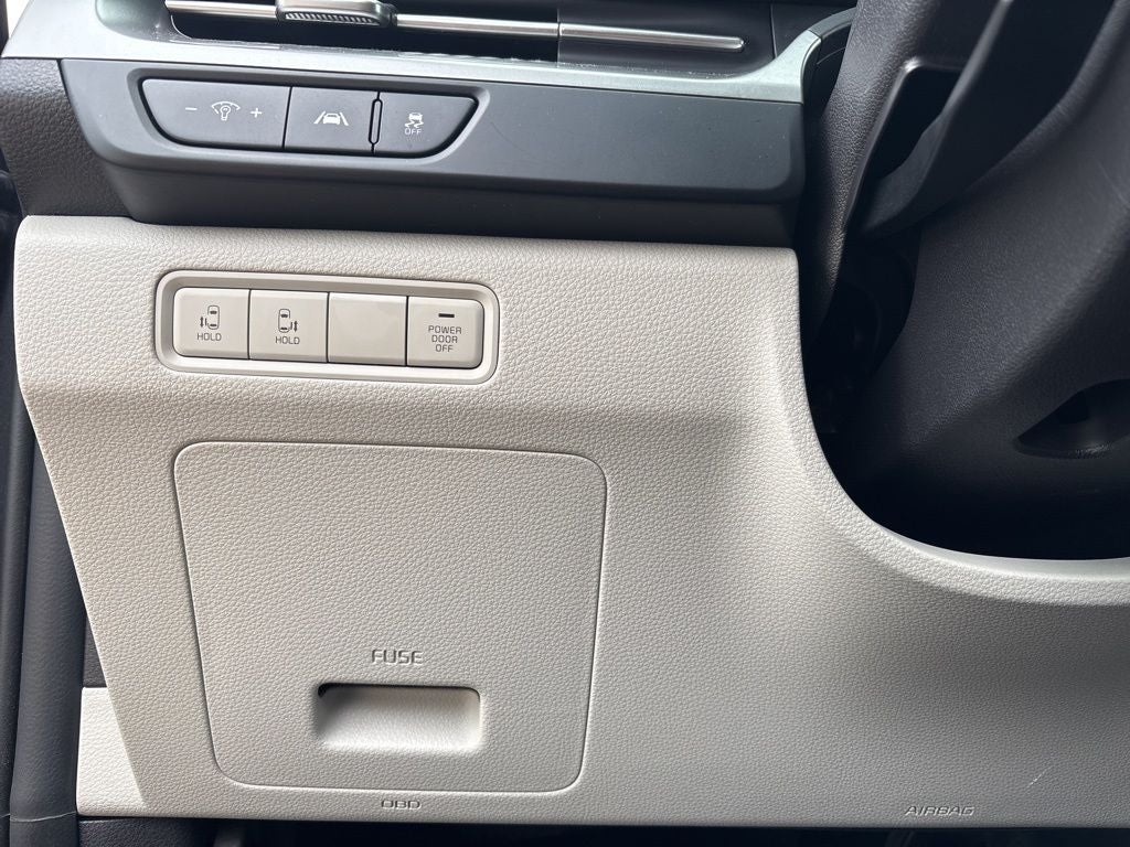 2023 Kia Carnival LX