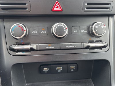 2023 Kia Carnival LX