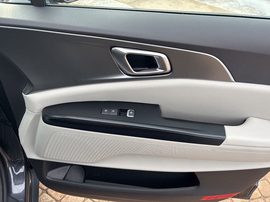 2023 Kia Carnival LX