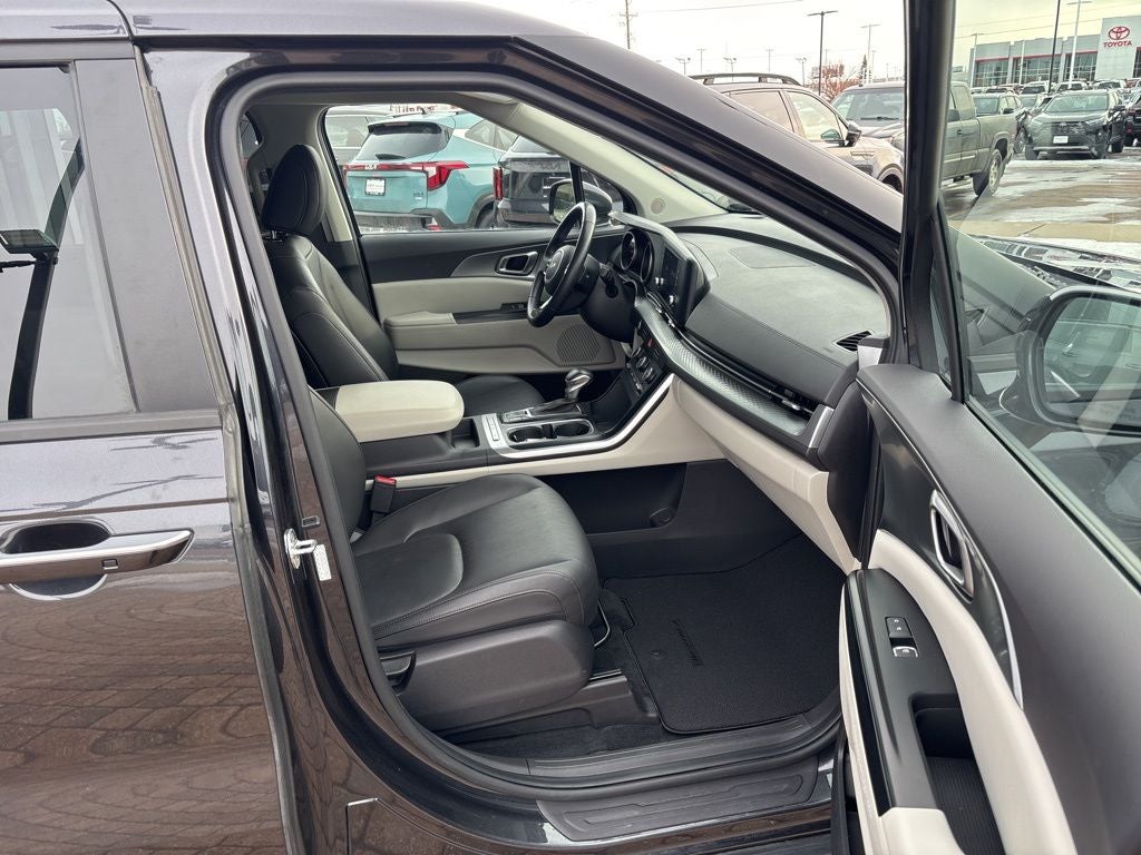 2023 Kia Carnival LX