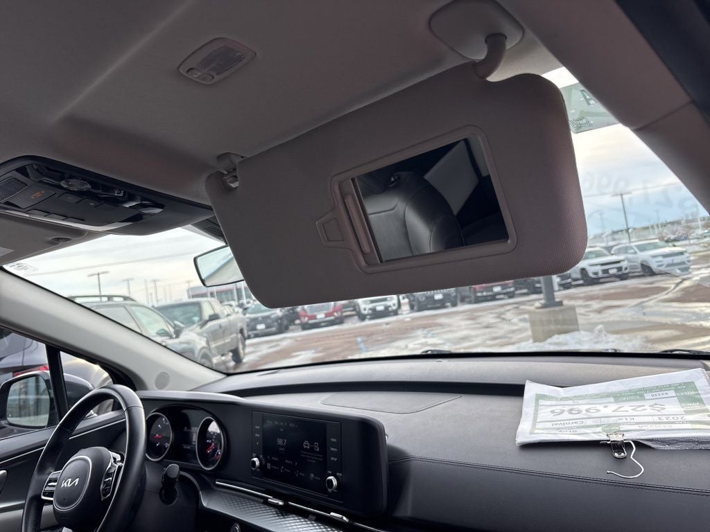 2023 Kia Carnival LX