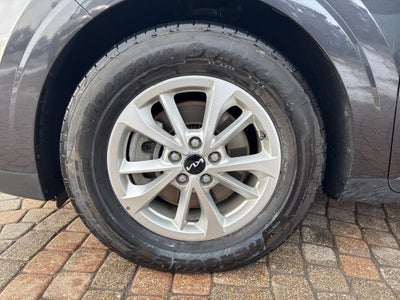 2023 Kia Carnival LX