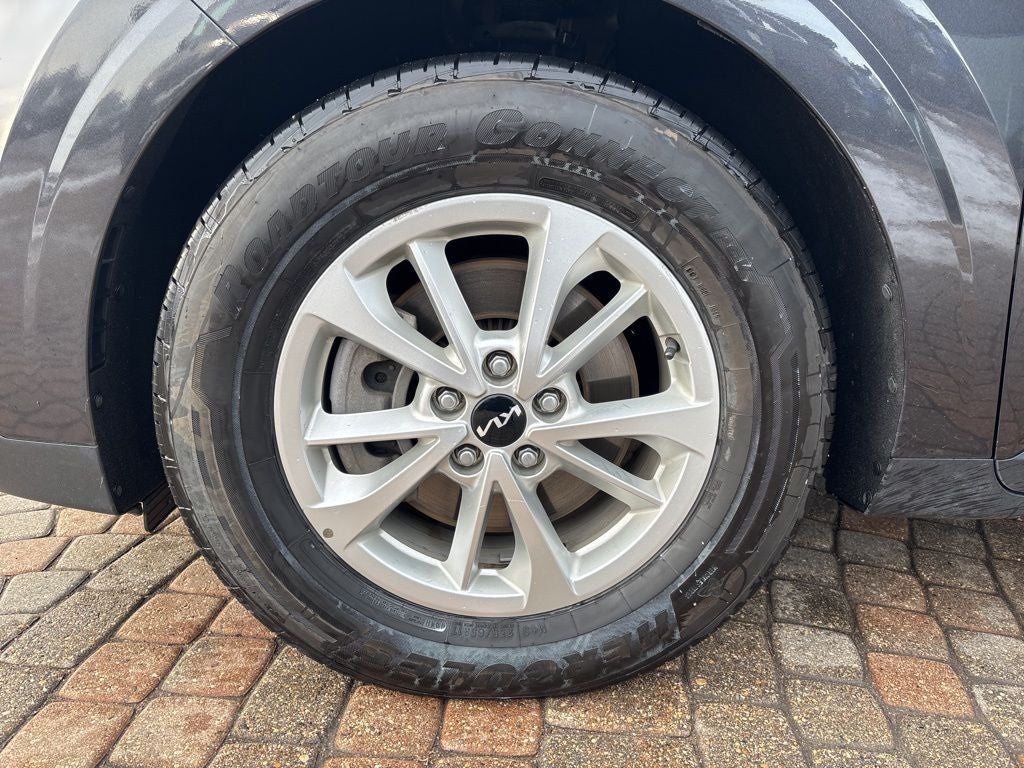 2023 Kia Carnival LX