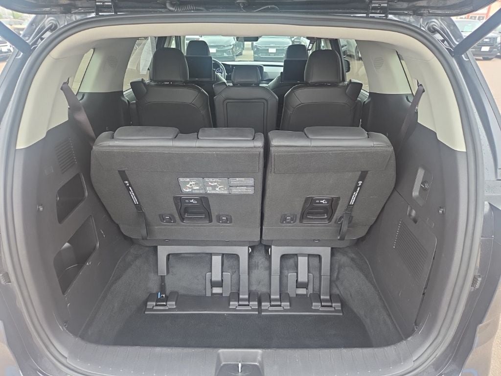 2024 Kia Carnival EX