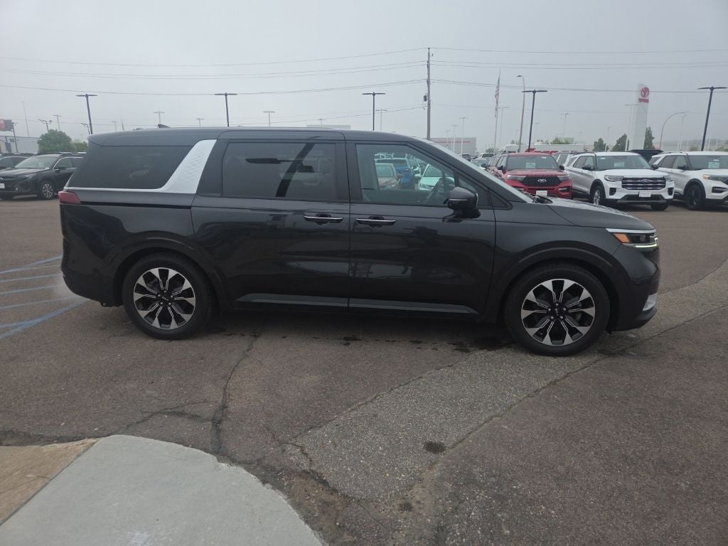 2024 Kia Carnival EX