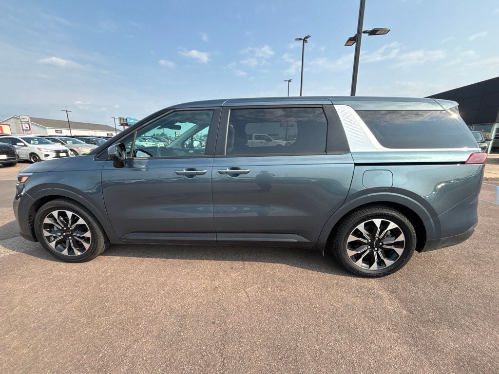 2024 Kia Carnival EX
